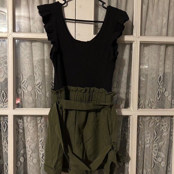 SHEIN Women’s Black Green Romper Business Casual Summer - Picture 3 of 3